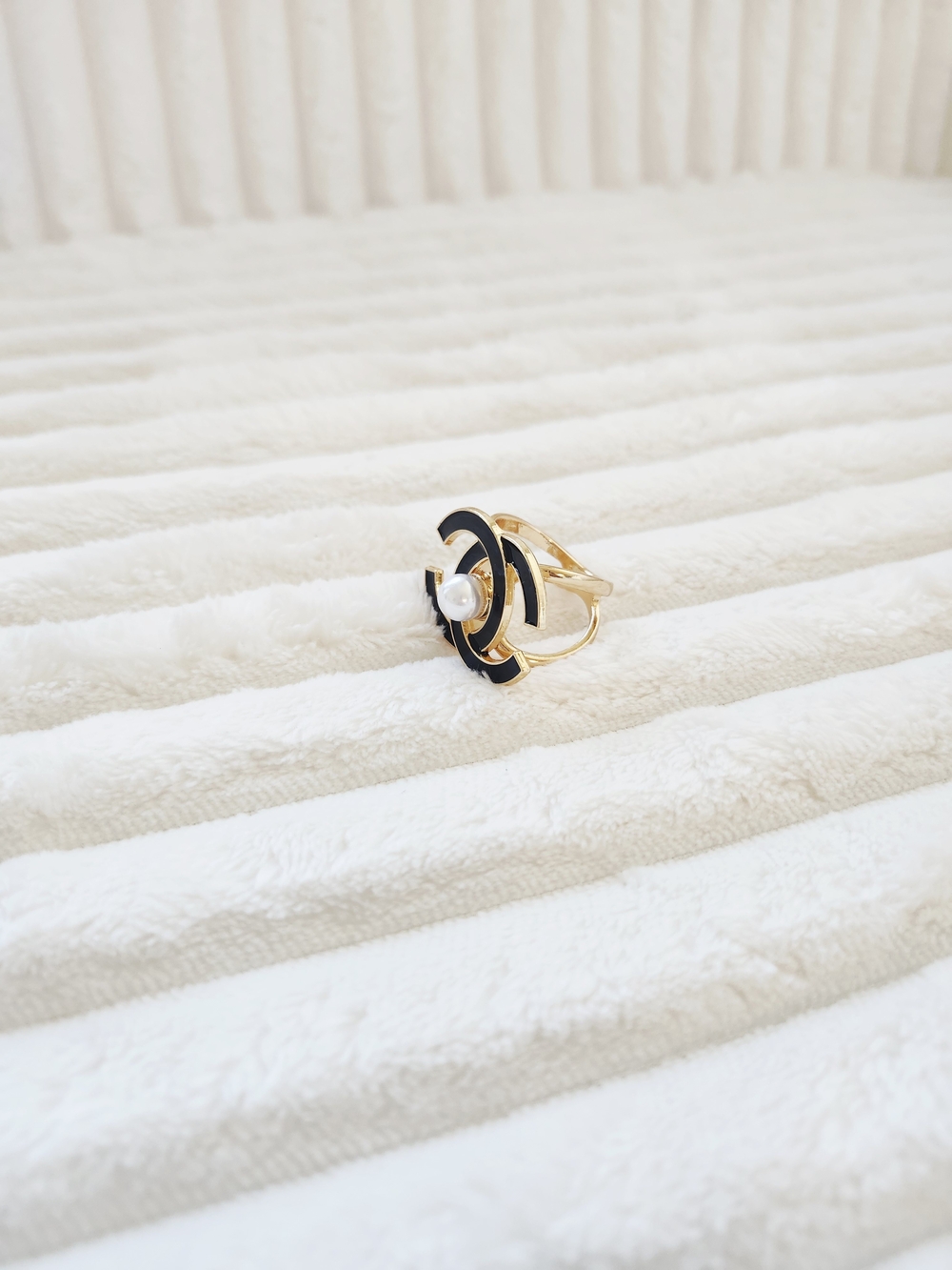 Gold Tone Scarf Ring Black Enamel Interlocking Design Pearl Center